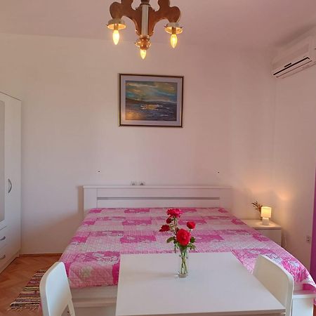 Apartments Nela Jelsa  Room photo