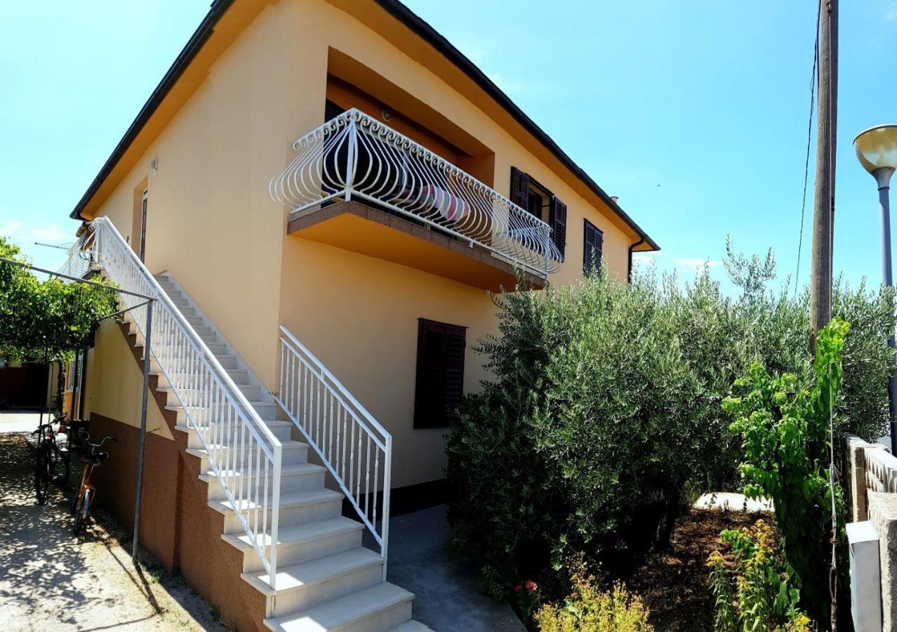 Apartments Nela Jelsa  Exterior photo